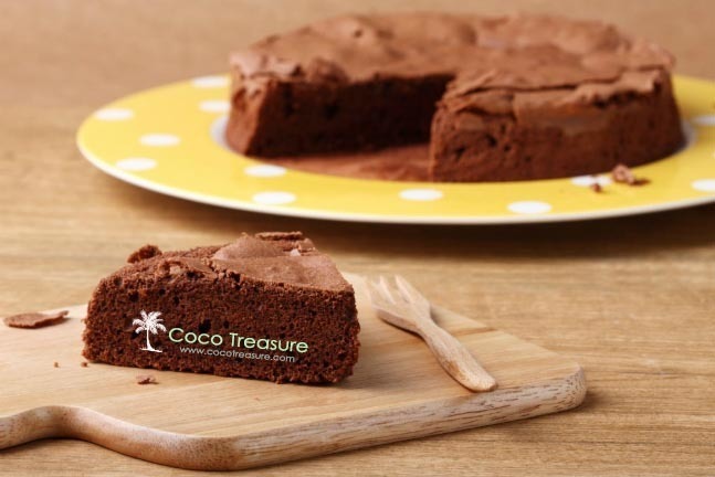Luscious Coconut Chocolate Cake di Coco Treasure Organics - Recipefy