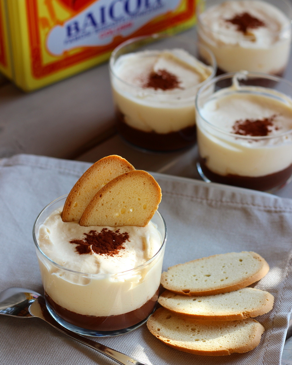 Coppa con crema al mascarpone, cioccolato e biscottini of tiziana - Recipefy