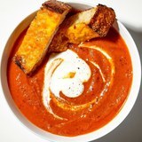Creamy-tomato-soup-with-cheese-toasties