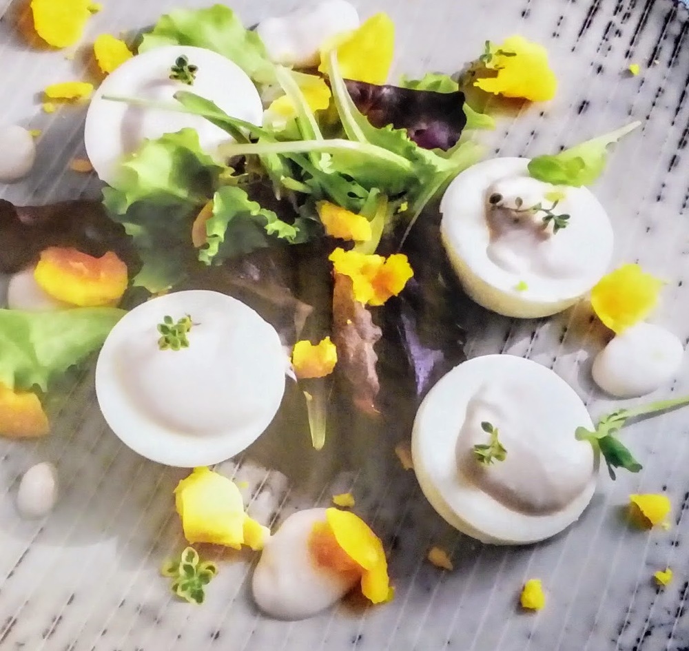 UOVA SODE RIPIENE CON MOUSSE ALLO SPUMANTE di Marina Marini - Recipefy