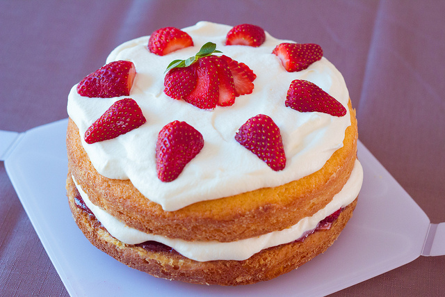 Easy Victoria Sponge Cake Recipe of Adon Djov - Recipefy