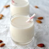 Almond-milk-homemade-recipe-e1510242159591