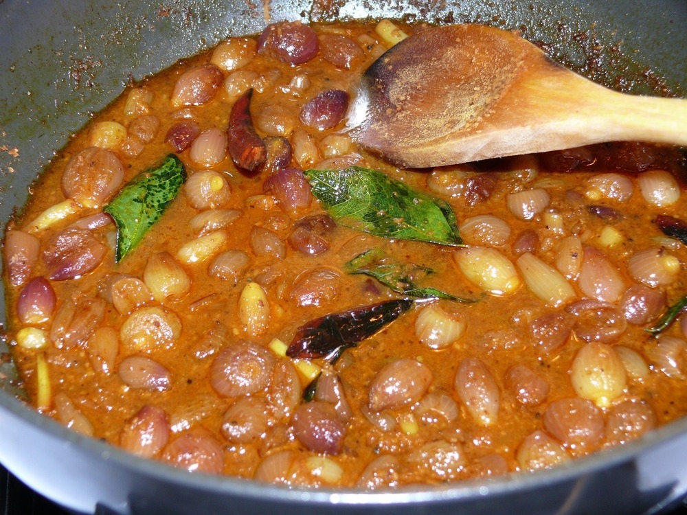 Ulli Theeyal Recipe de Mithra - Recipefy