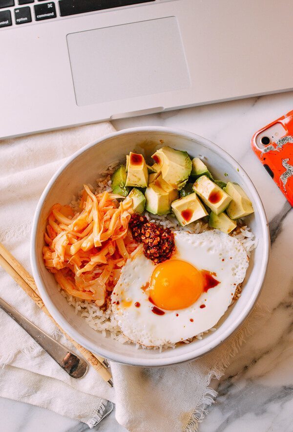 RICE WITH EGGS, AVOCADO & CHILI di michelle - Recipefy