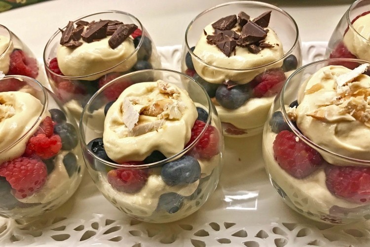 Tiramisù croccante con frutti di bosco of Filippo Astori - Recipefy