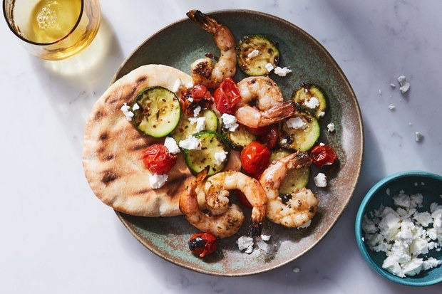 Grilled Shrimp, Zucchini and Tomatoes with Feta de Kelly Barton - Recipefy
