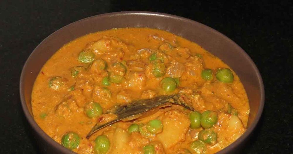 Potato Peas Kurma Recipe of Mithra - Recipefy