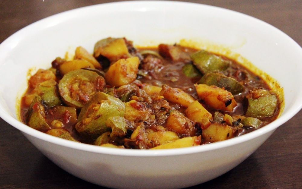 Aloo Parwal Curry Recipe di Mithra - Recipefy