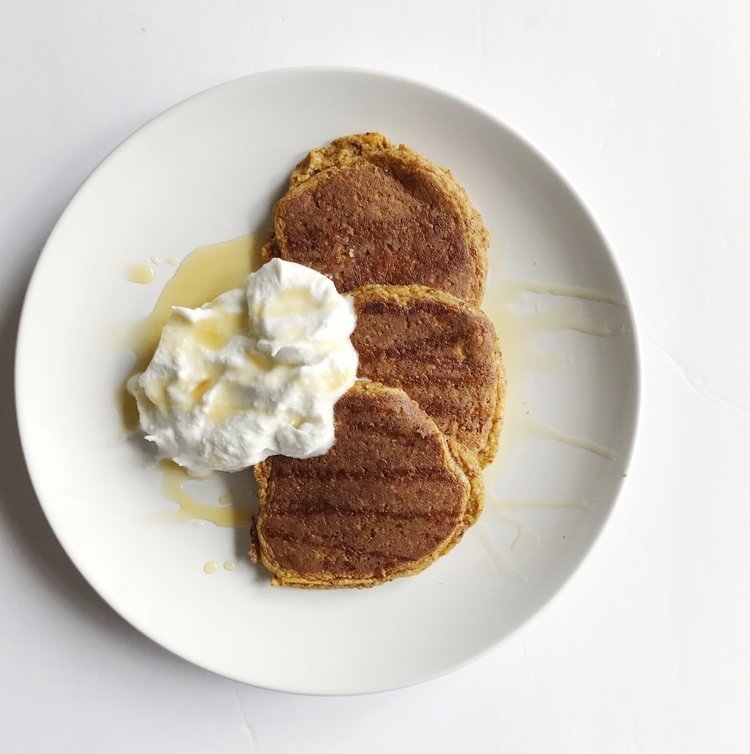 Paleo Pumpkin Pancakes & Coconut Whipped Cream de Kara - Recipefy