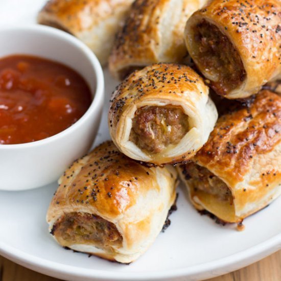 APPLE AND FENNEL PORK SAUSAGE ROLLS de Grab Your Spork - Recipefy