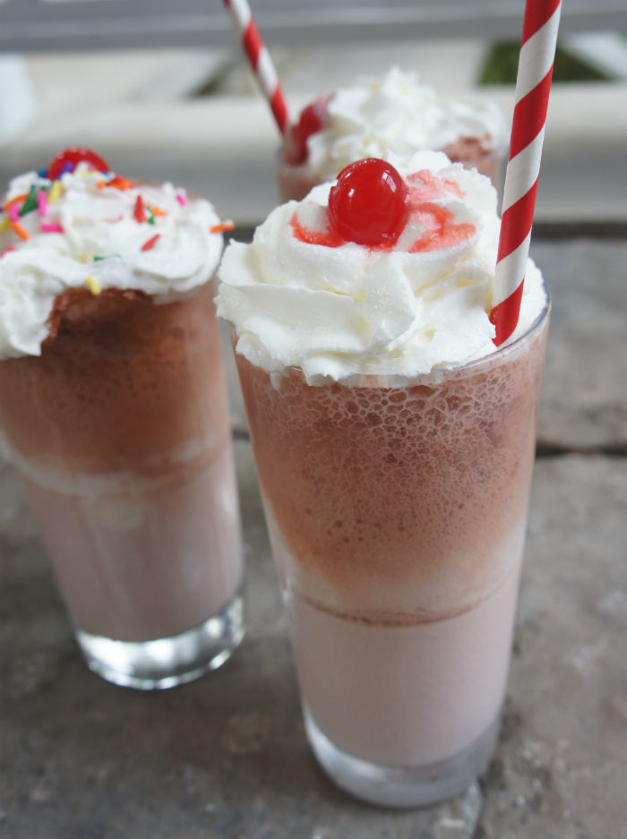 Black Cherry Soda Ice Cream Float di Brian Rosenthal - Recipefy