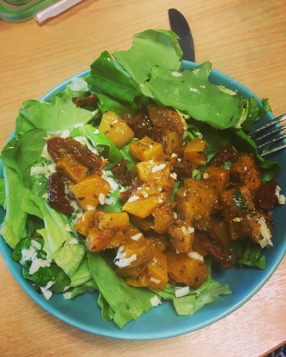 Roasted Butternut and Sundried Tomato Salad di Katrin Pechinger - Recipefy