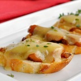 Caramelized-onion-apple-and-cheese-crostini-21