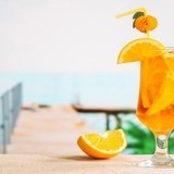 Ripe-sliced-orange-glass-appetizing-juicy-citrus-drink_23-2148145402