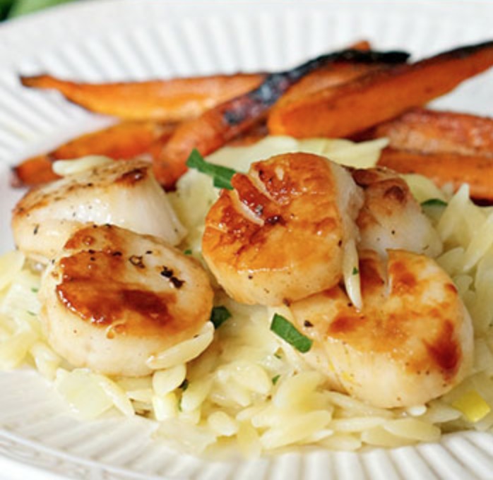 Seared Scallops with Lemon Orzo de Schalene Dagutis - Recipefy