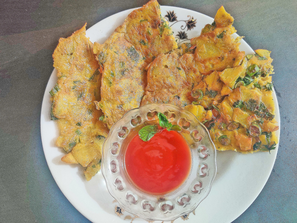 Egg Potato Omelette Recipe Easy Tiffin of Sudha Chakrabarti - Recipefy