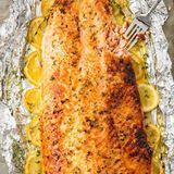Gallery-1504715772-delish-baked-salmon-1