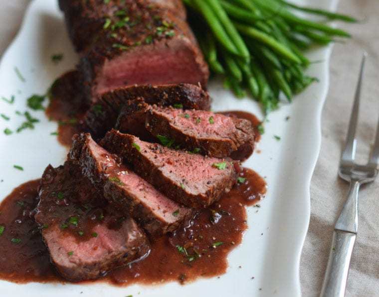 Roast Beef Tenderloin with Red Wine Sauce de Kelly Barton - Recipefy
