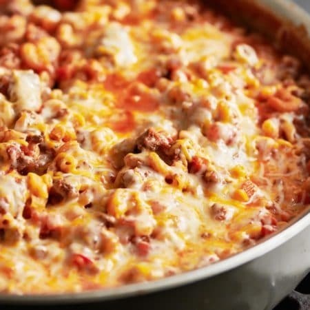 One-Skillet Cheesy Beef and Macaroni de Ashley - Recipefy