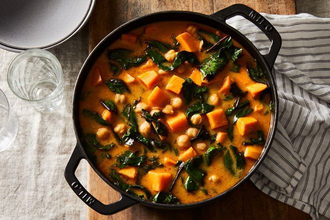 Sweet Potato Stew with Chickpeas & Hardy Greens de Kelly Barton - Recipefy
