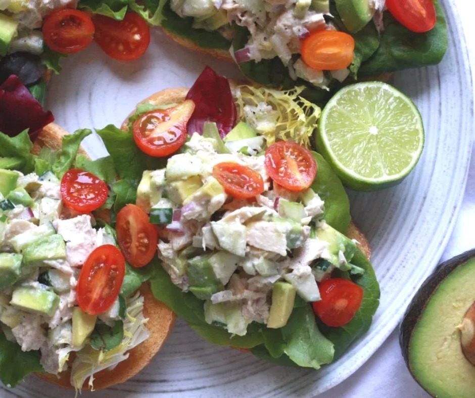 Open-Faced Avocado and Tuna Sandwich de Kelly Barton - Recipefy