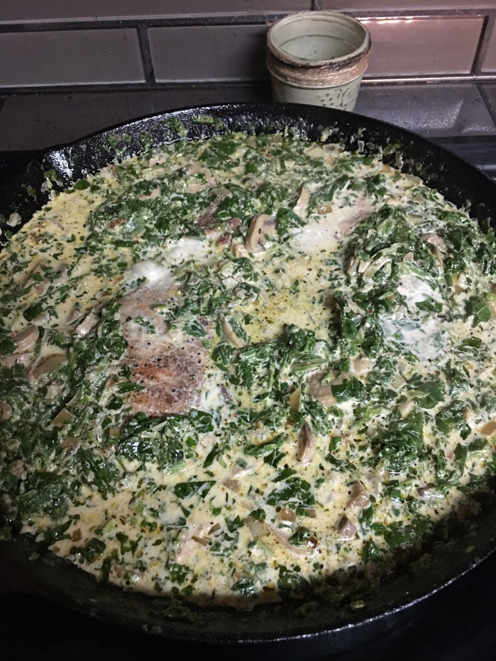 Pork Chops in Creamy Garlic Spinach Sauce di Michele Poole - Recipefy
