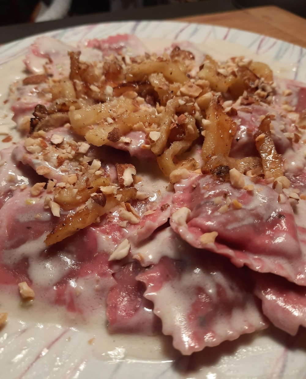 ravioli di radicchio con crema di gorgonzola pere mele e nocciole of Marina Marini - Recipefy