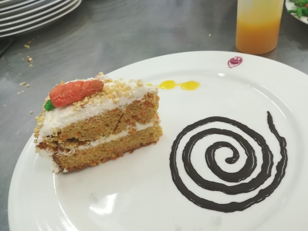 Tarta de zanahoria nueces, coco y chantilly of Grupo 2.2 2ºDirCoc - Recipefy