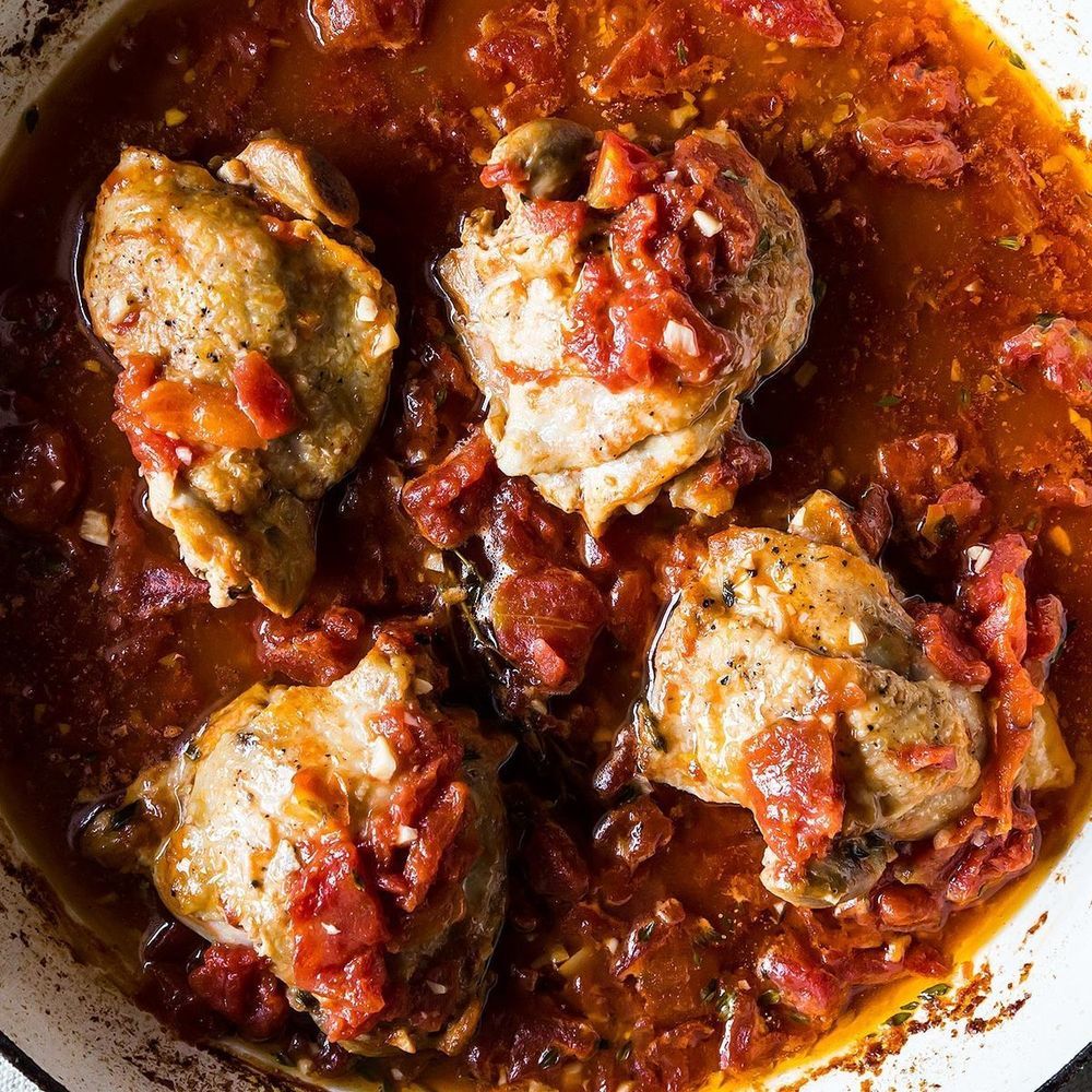 Braised Chicken with Mushrooms and Tomatoes de Kelly Barton - Recipefy