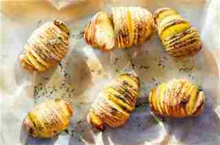 Hasselback Potatoes de Bobby Keillor - Recipefy