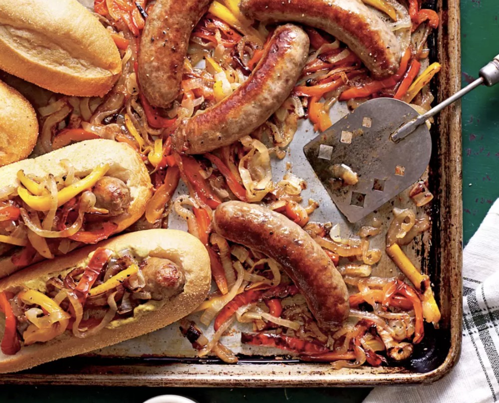 Bratwurst with peppers and onions of Schalene Dagutis - Recipefy