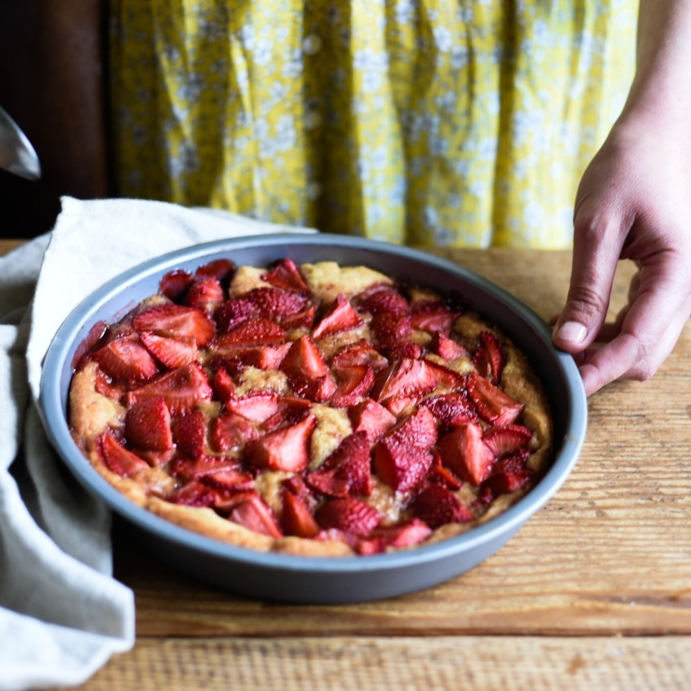 Strawberry Spoon Cake de Schalene Dagutis - Recipefy