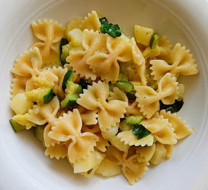 Pasta zucchine, patate e basilico of Alessandra Alvisi - Recipefy